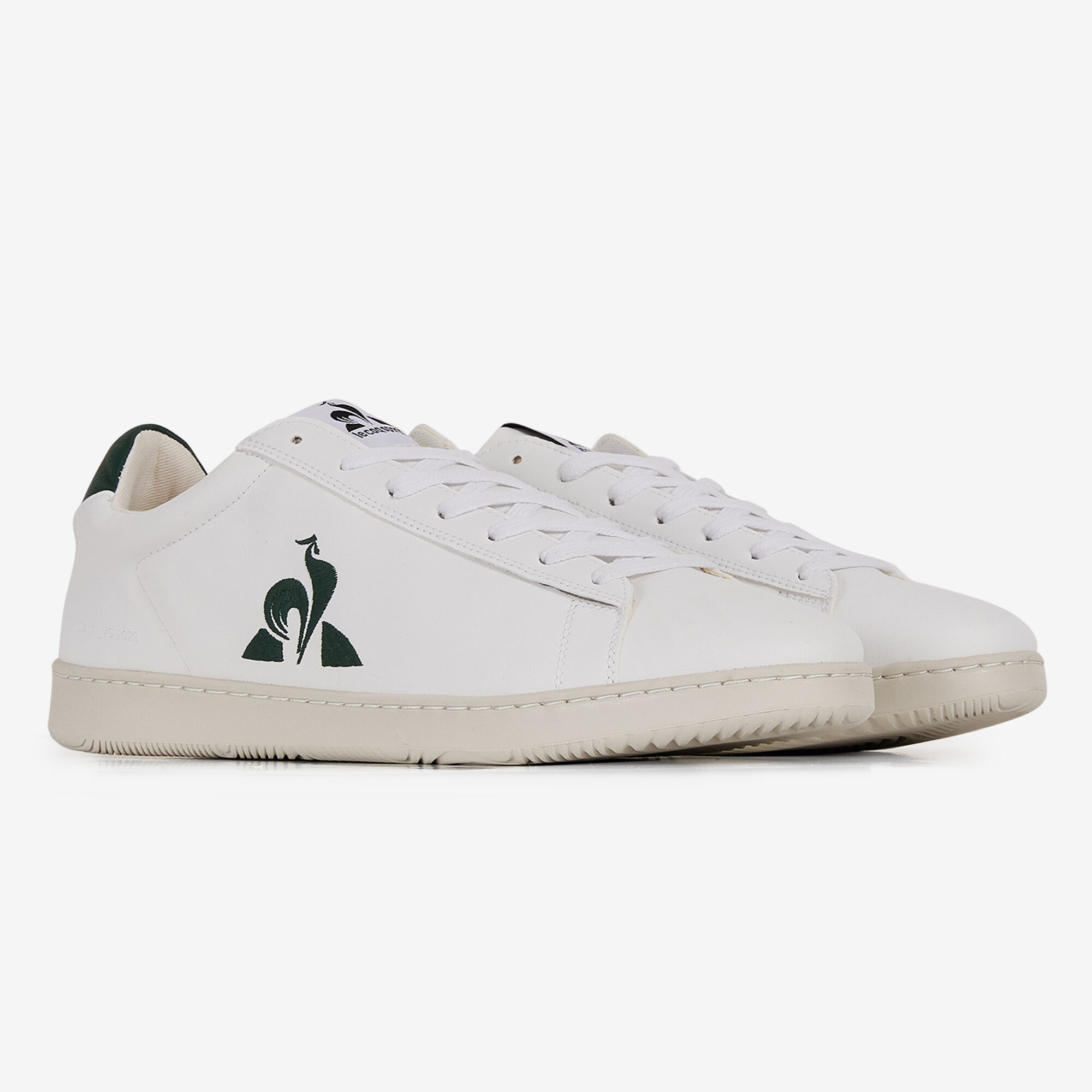 Le coq sportif sneakers and clothing Courir