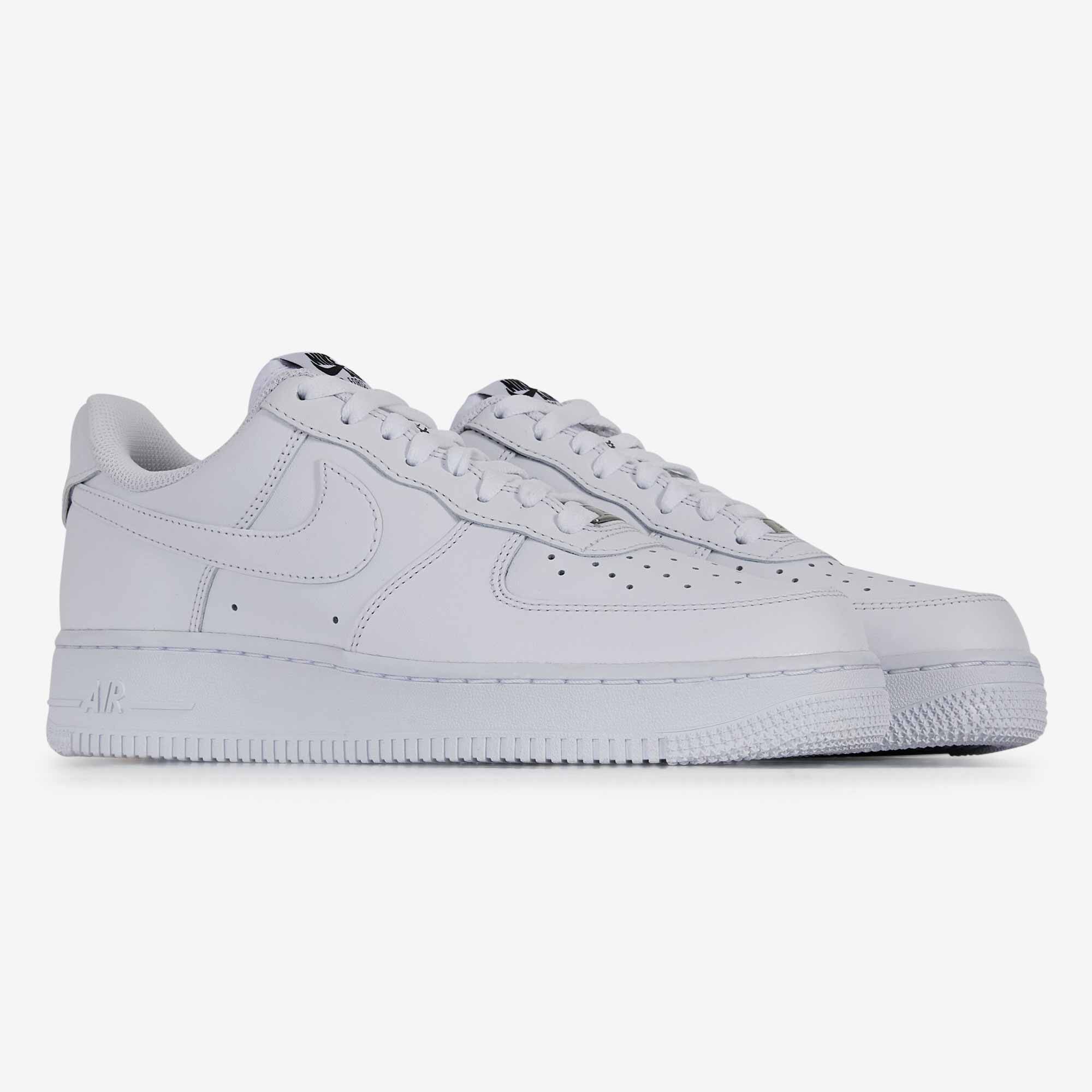 NIKE AIR FORCE 1 LOW FLYEASE BLANC SNEAKERS HOMME Courir
