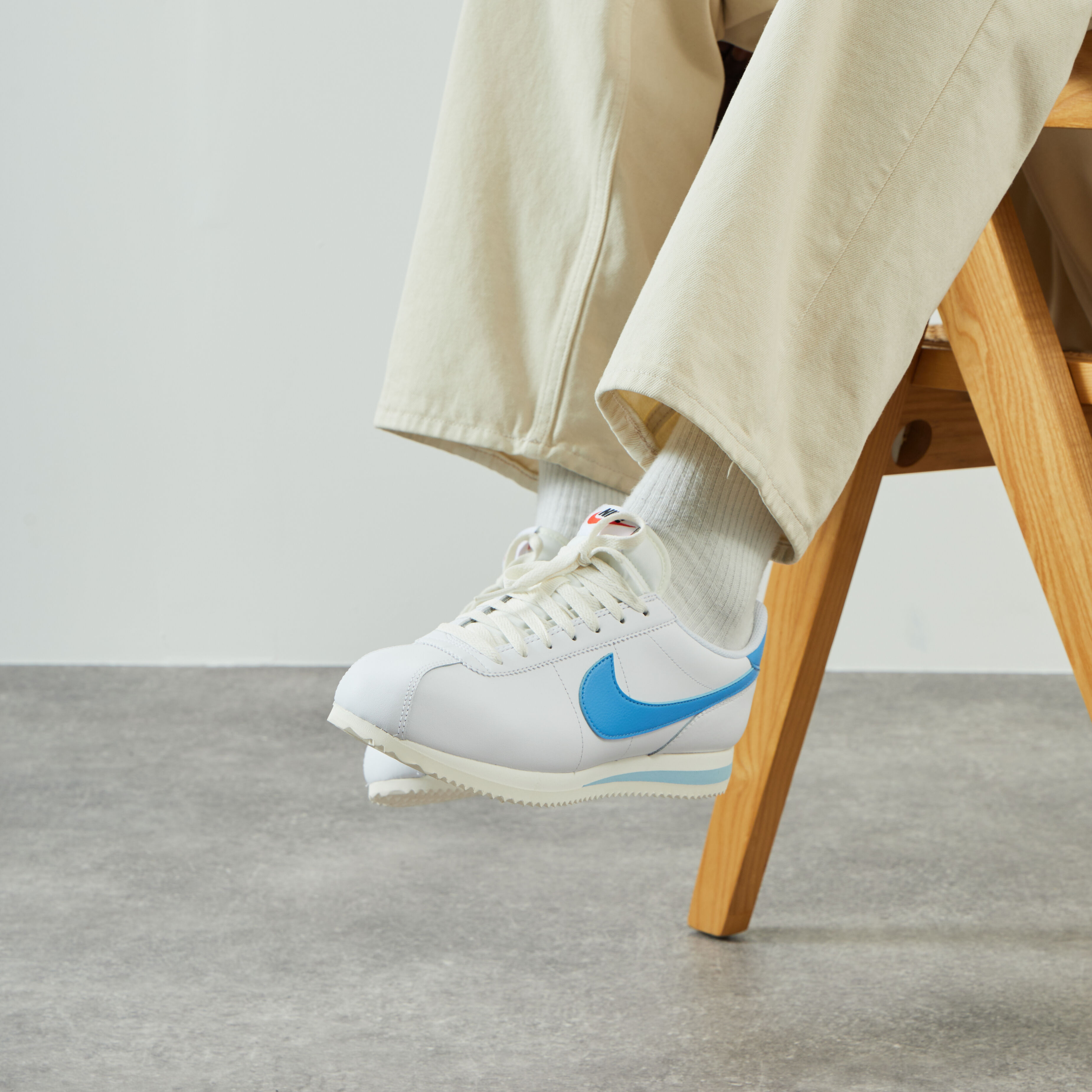 NIKE CORTEZ WHITE BLUE SNEAKERS MEN Courir
