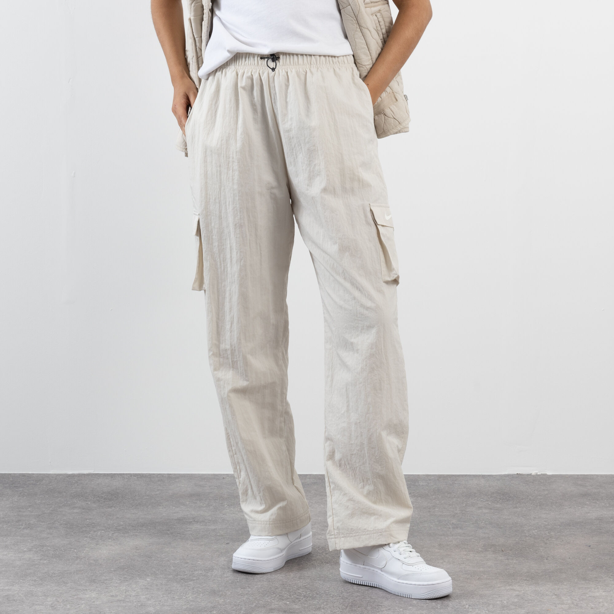 Nike white essential 2025 joggers