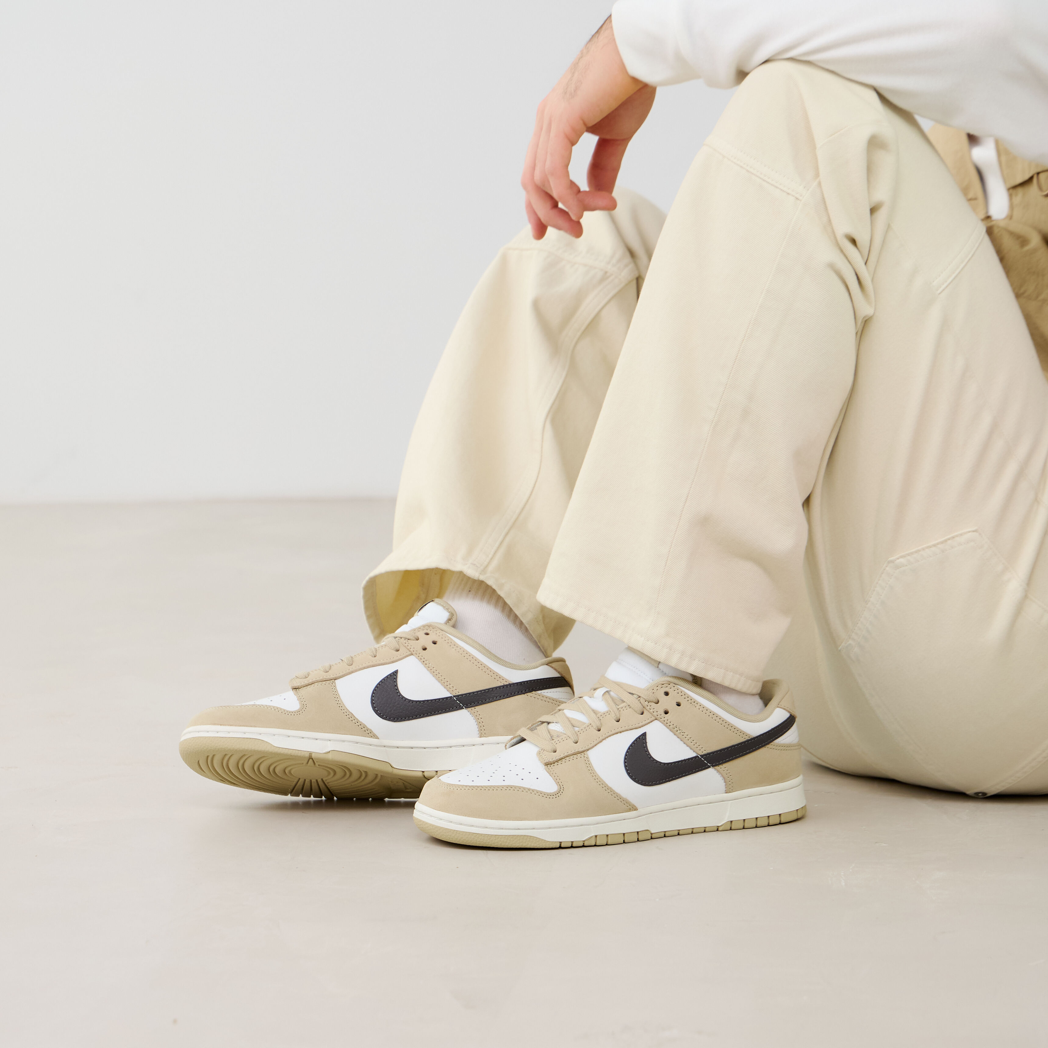 low dunks beige