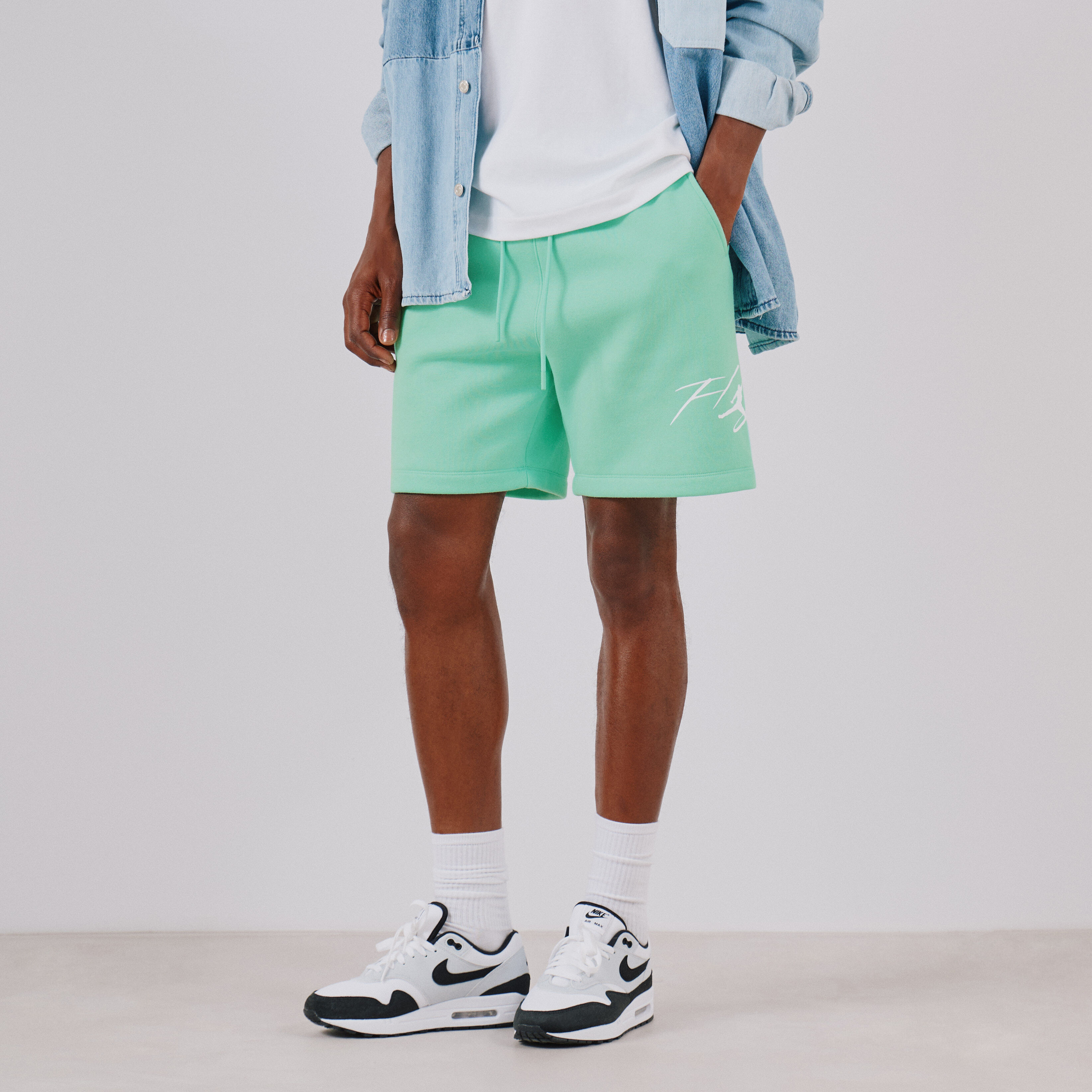 JORDAN SHORT FLEECE ESSENTIAL HBR GREEN WHITE SHORTS MEN Courir