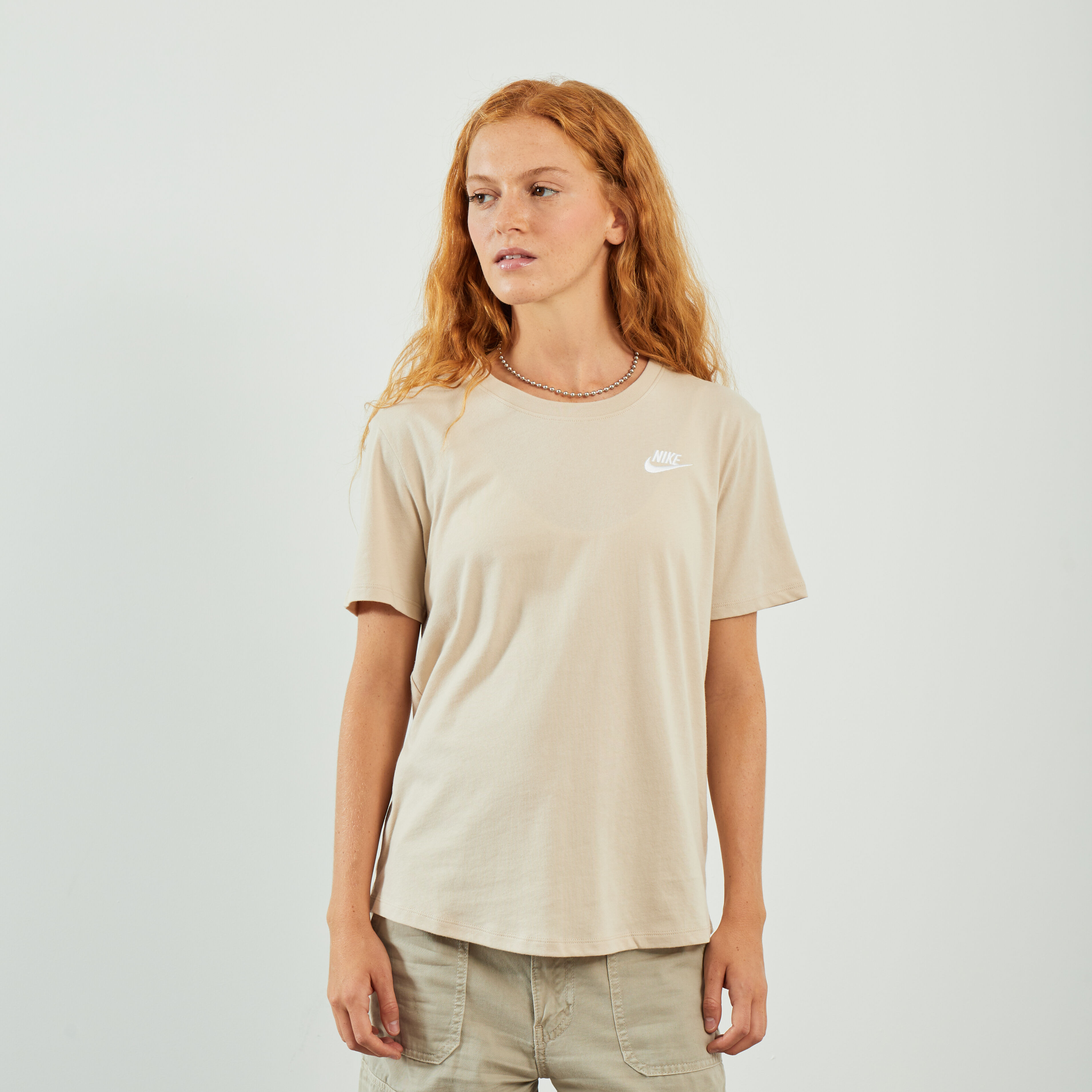 NIKE ESSENTIAL GRAPHIC TSHIRT BEIGE TSHIRTS WOMEN