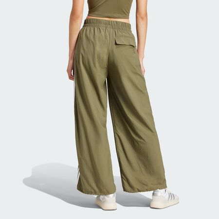 ADIDAS SPORTSWEAR Pantalon parachute toile 3 bandes Lifestyle Essentials Olive Strata / White FEMME