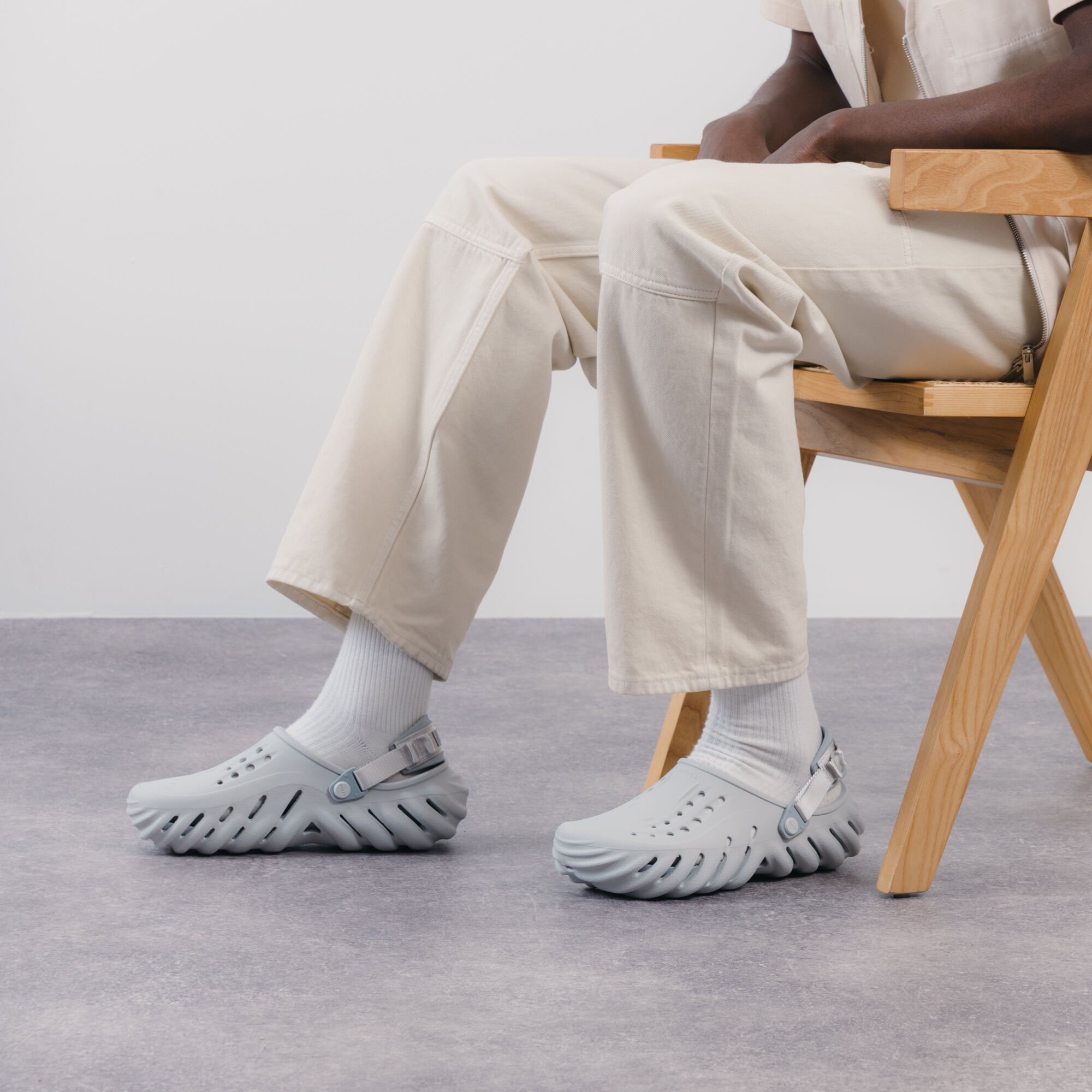 【Crocs】 正規品★ Echo Clog White Crocs Echo Clogs In Atmosphere - FREE* Shipping & Easy