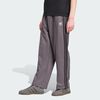 null : Grey Strata / Black