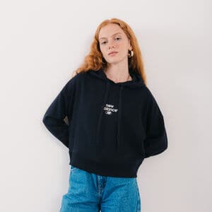 CROPPED GRAPHIC ESSENTIAL HOODIE