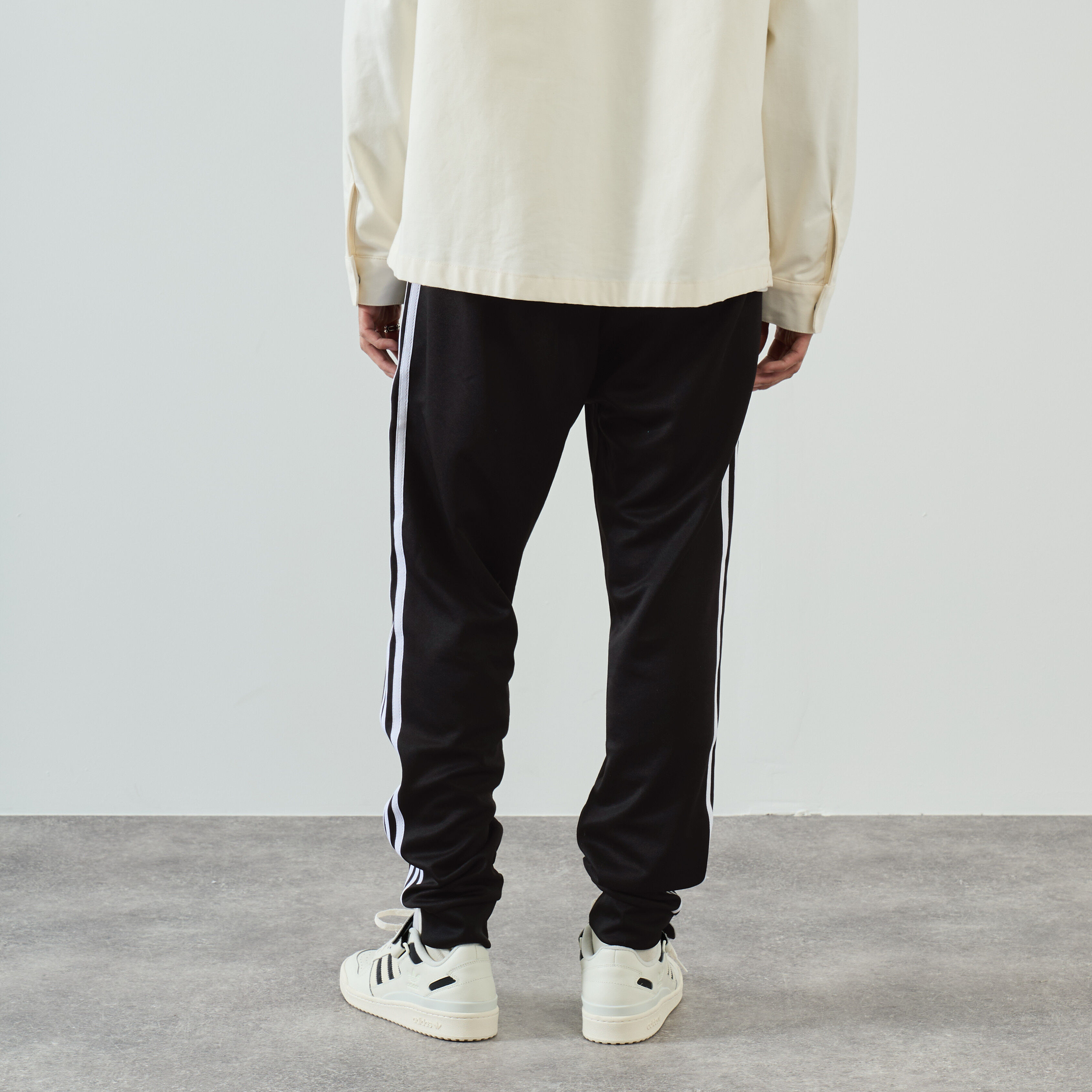 ADIDAS ORIGINALS PANT JOGGER SUPERSTAR NOIR BLANC PANTALON HOMME Courir