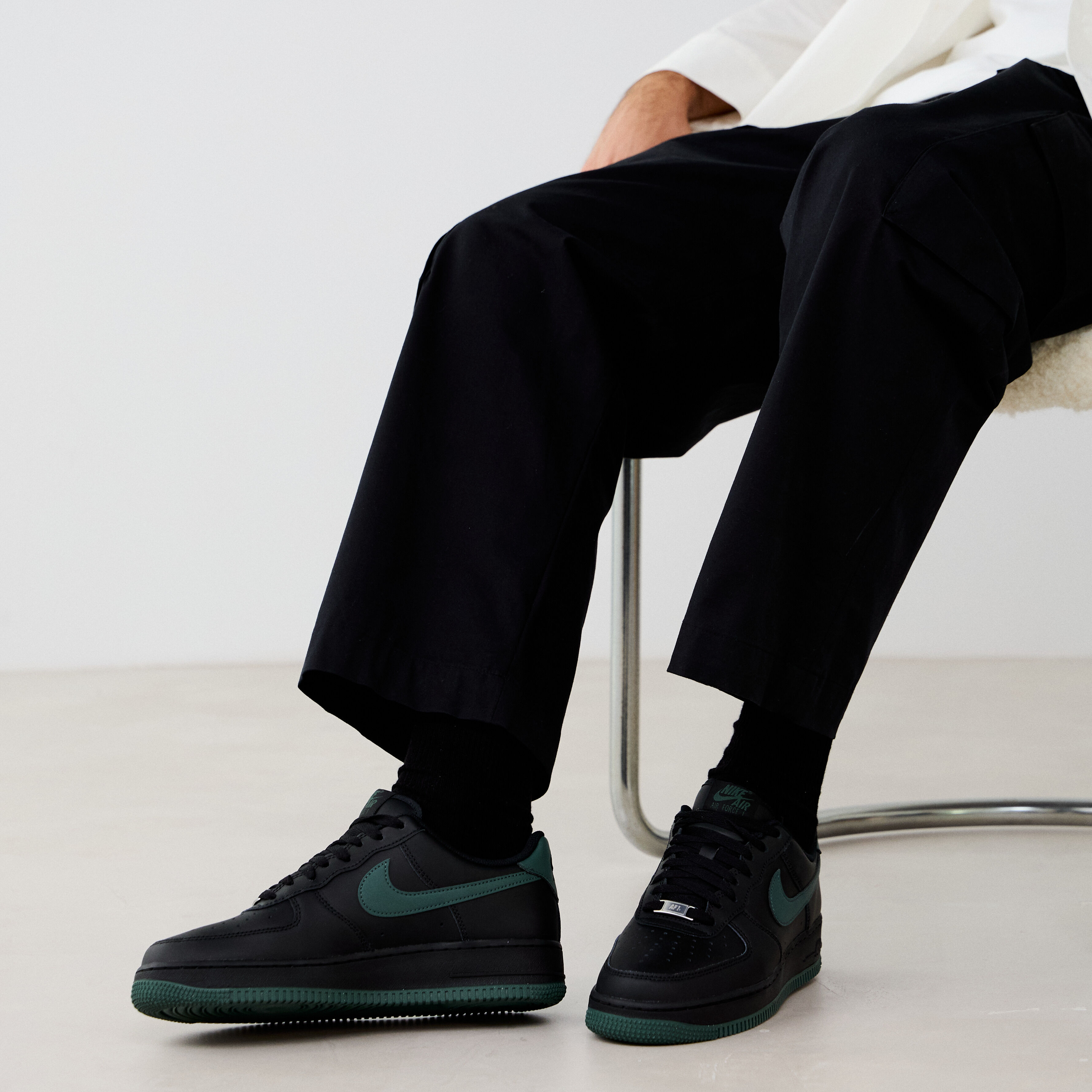Nike air force all black suede outlet