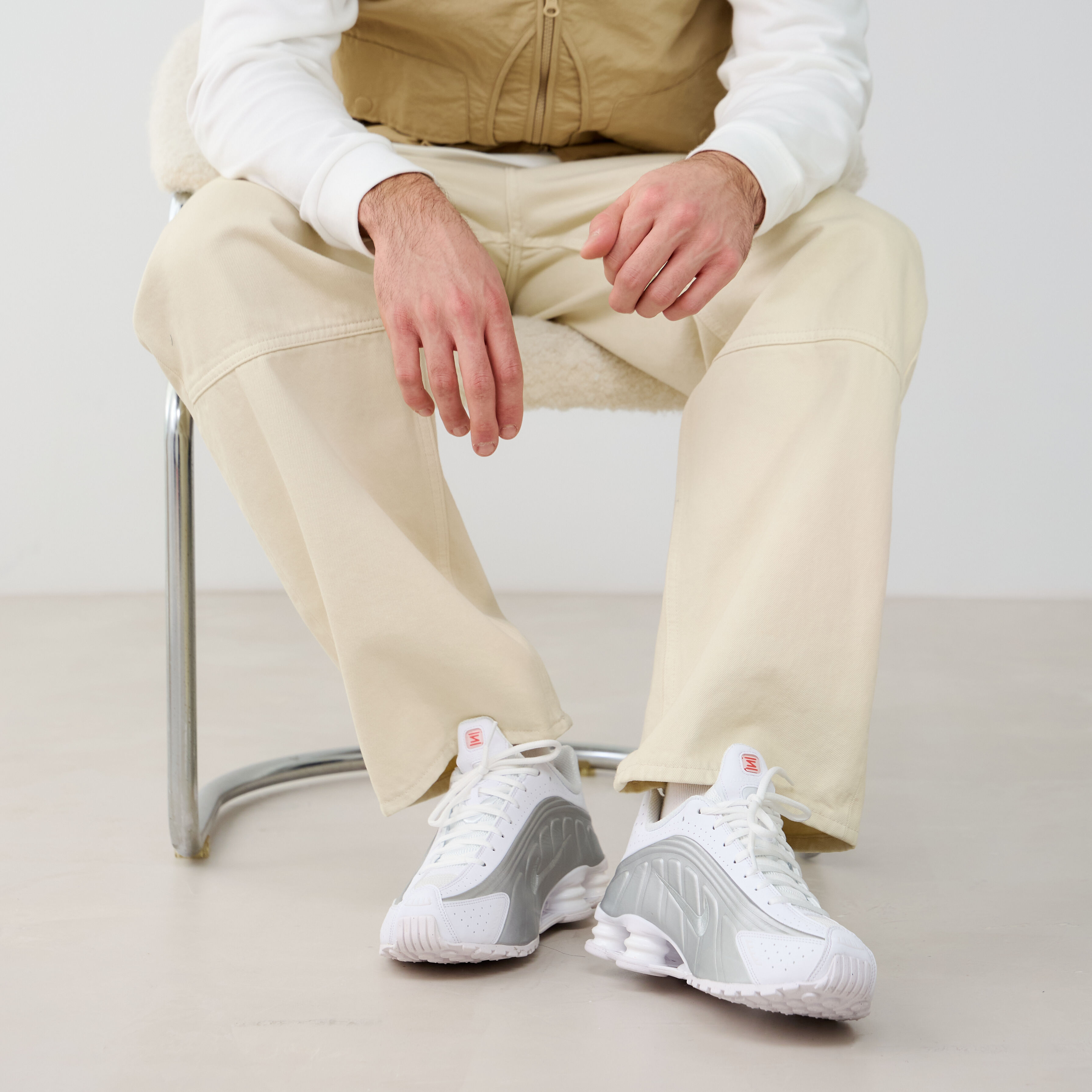 NIKE SHOX R4 WHITE/SILVER SNEAKERS MEN