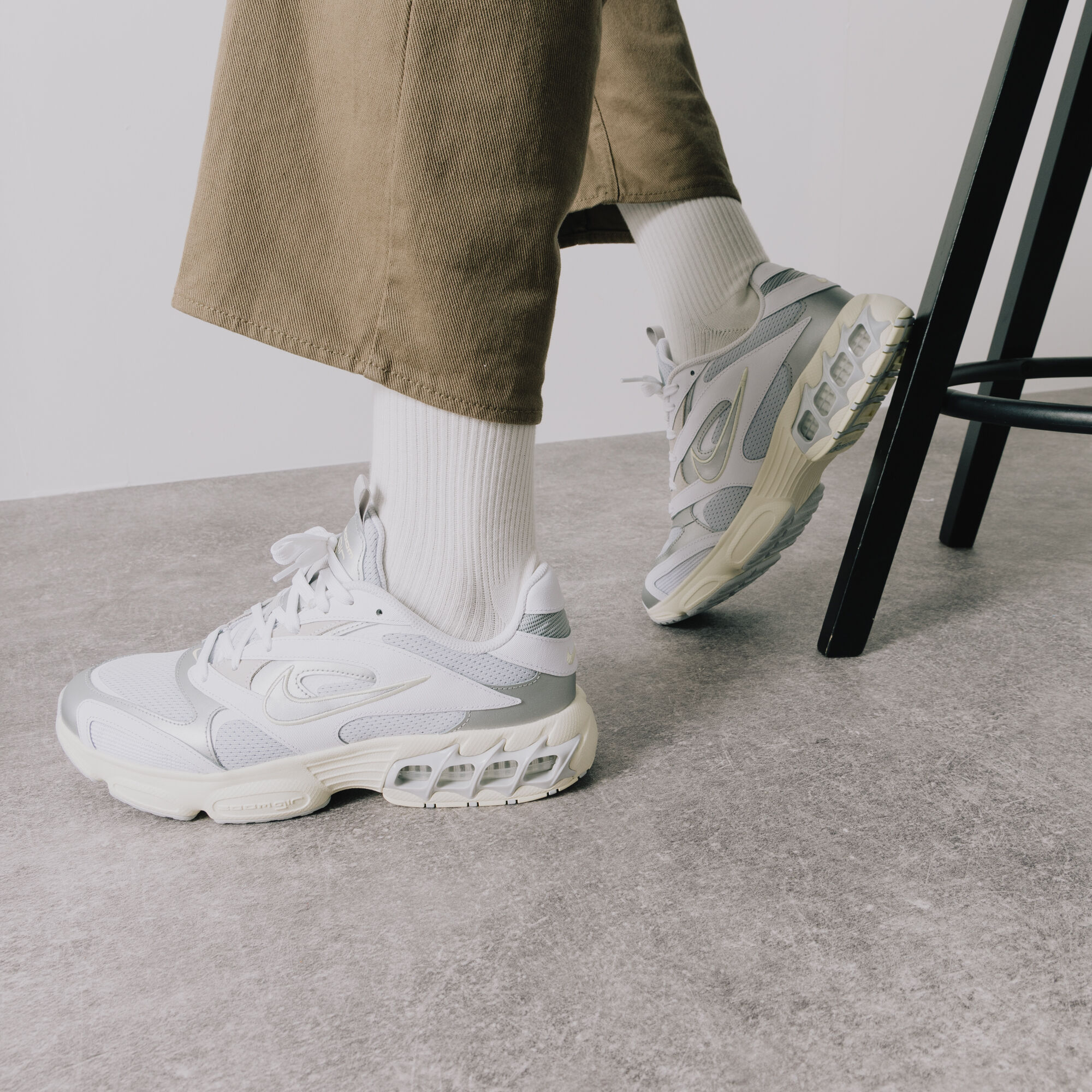 NIKE ZOOM AIR FIRE WHITE SILVER SNEAKERS WOMEN Courir