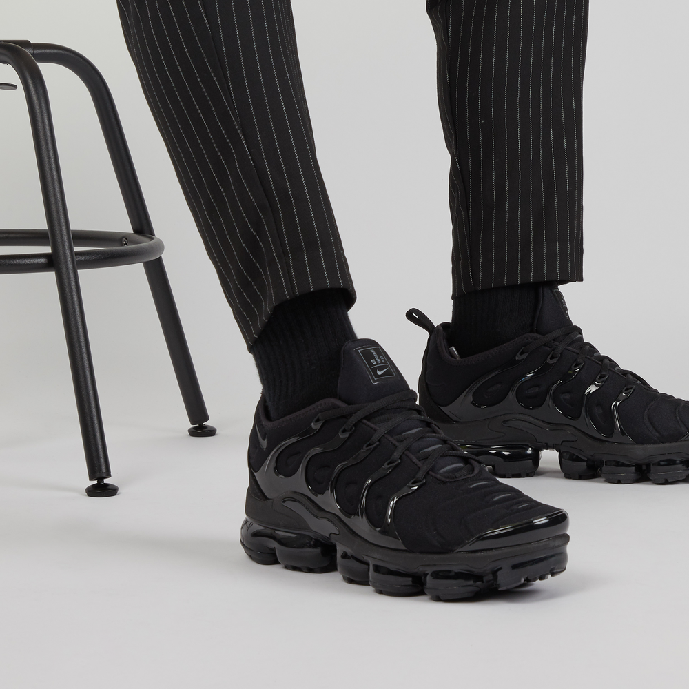 NIKE AIR VAPORMAX PLUS BLACK SNEAKERS MEN Courir
