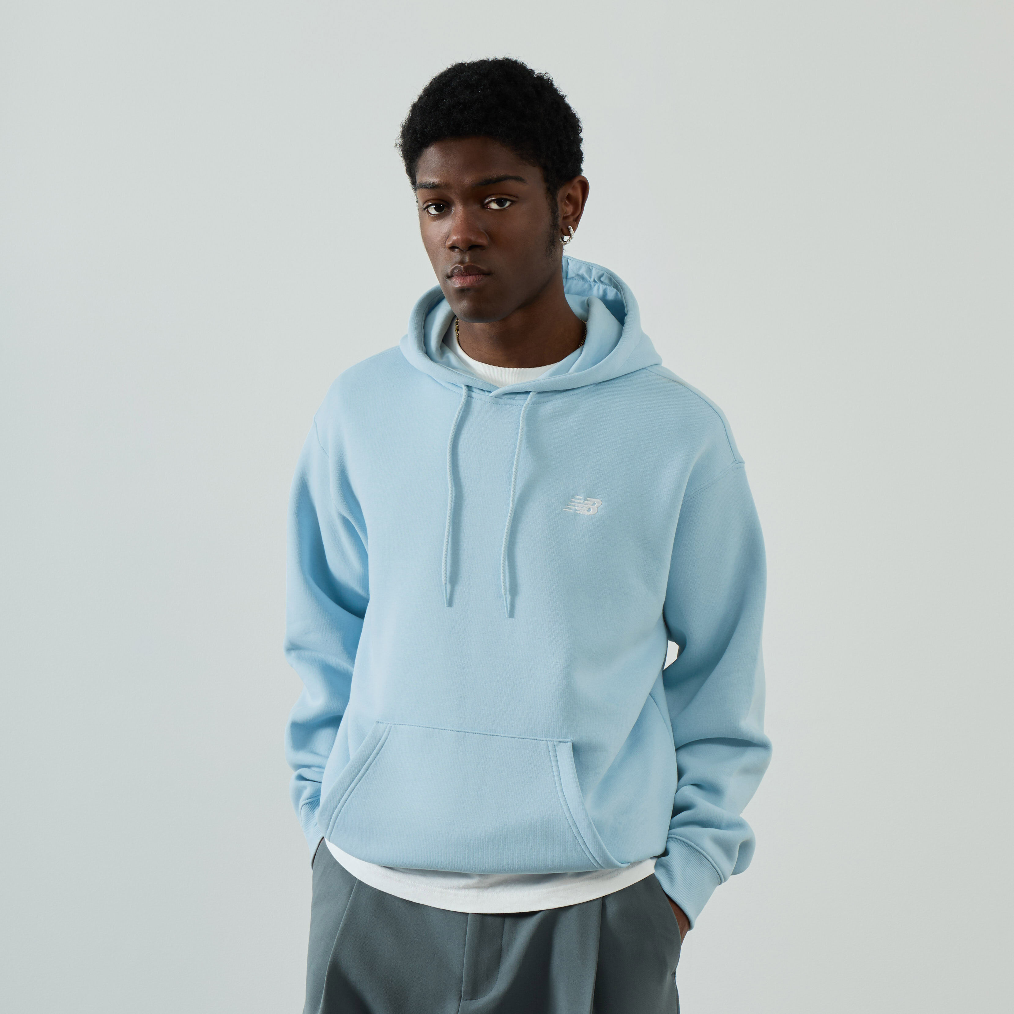 NEW BALANCE HOODIE SMALL LOGO SKY BLUE SWEATSHIRTS MEN Courir