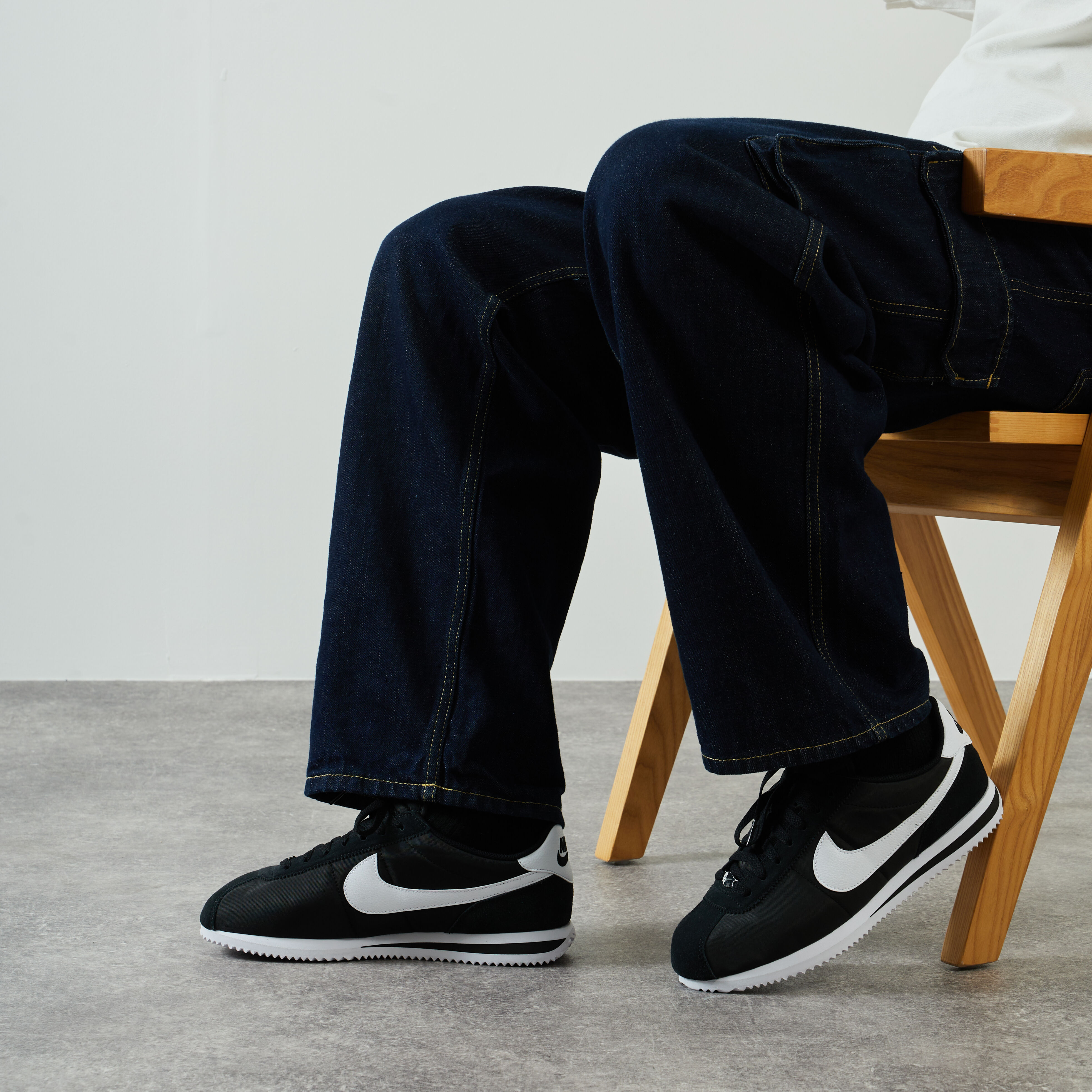 NIKE CORTEZ NYLON SNEAKERS HOMME NOIR BLANC LACETS Courir