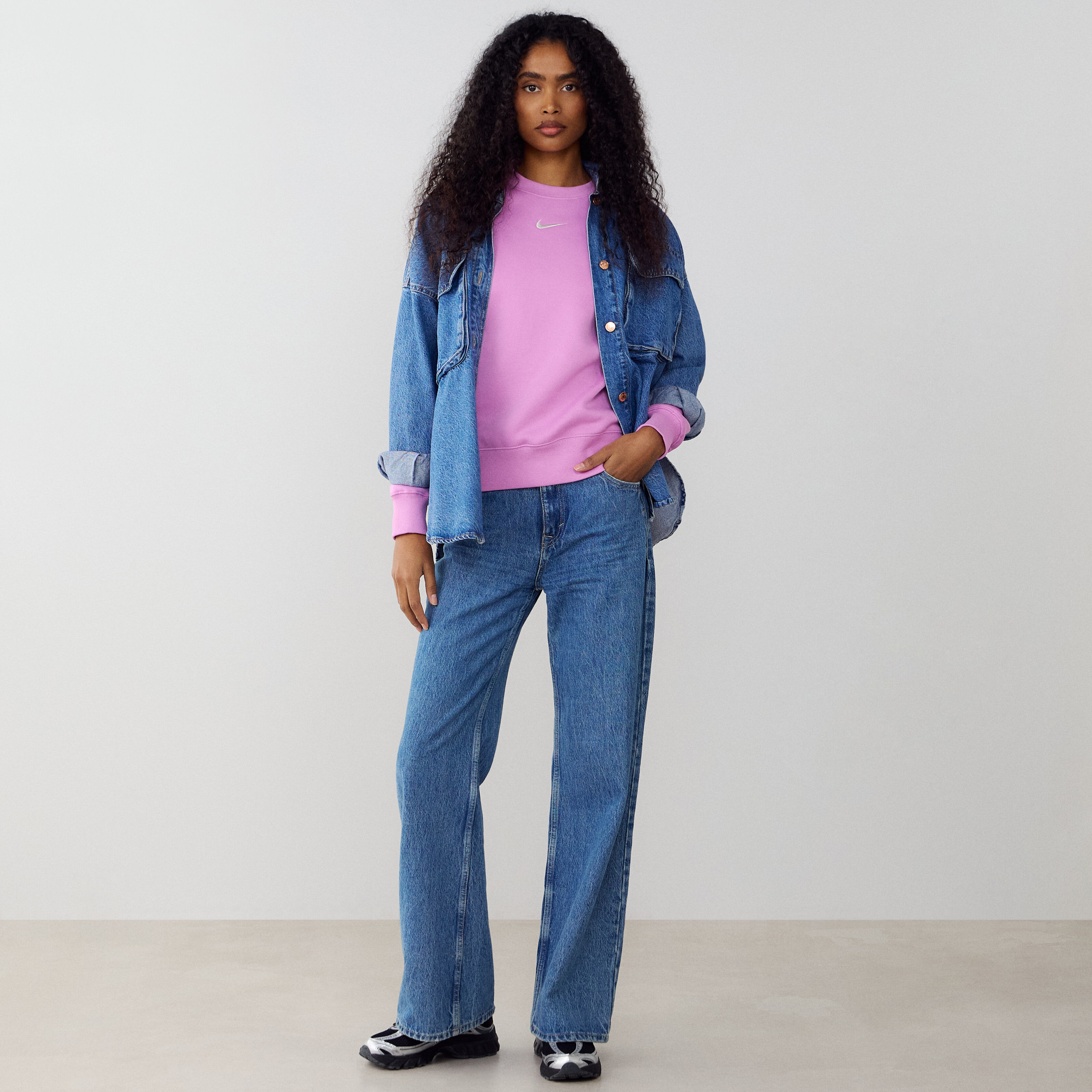 Sweat Crew Club Centered Logo - vue 3