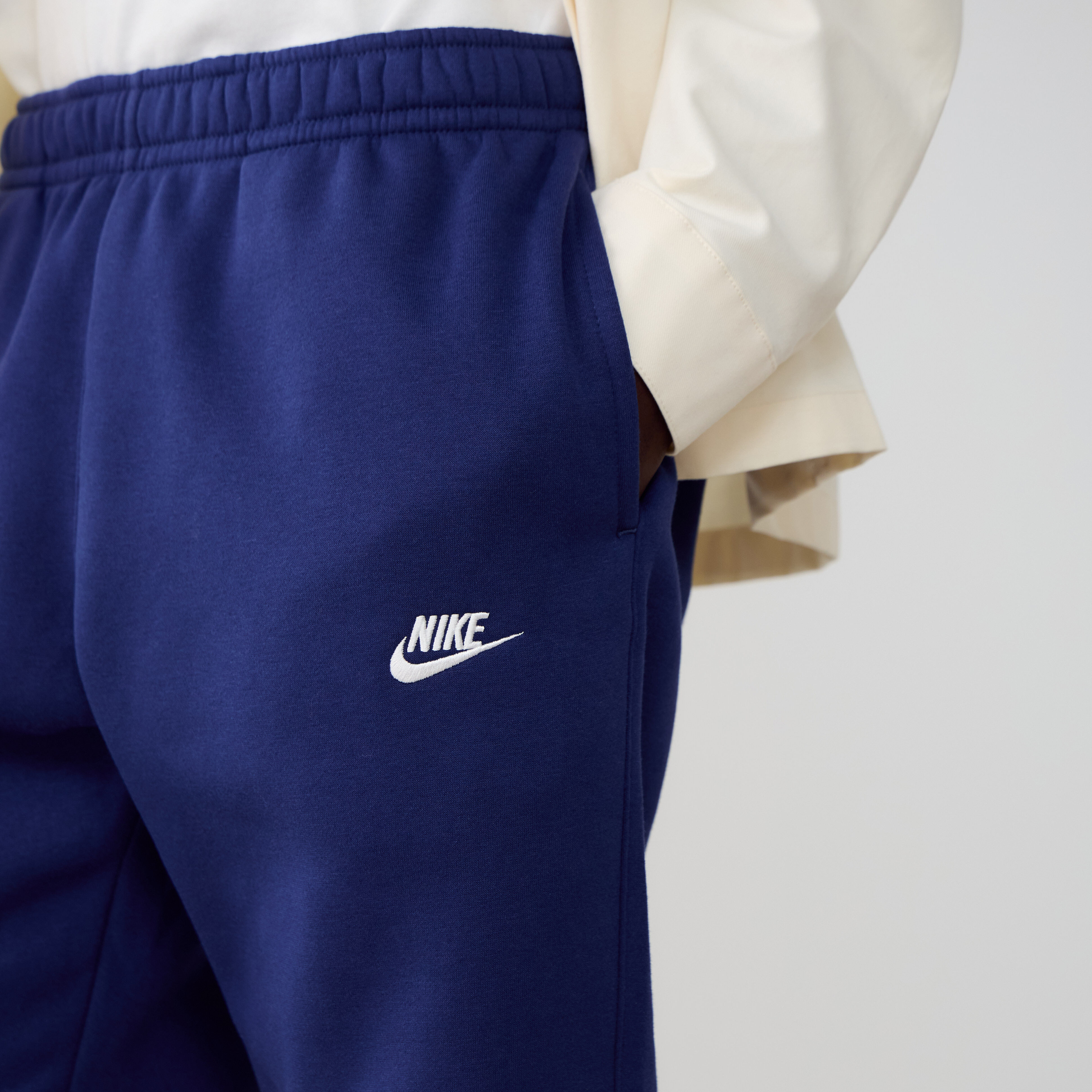 NIKE PANT JOGGER CLUB NAVY BLUE WHITE TROUSERS MEN Courir