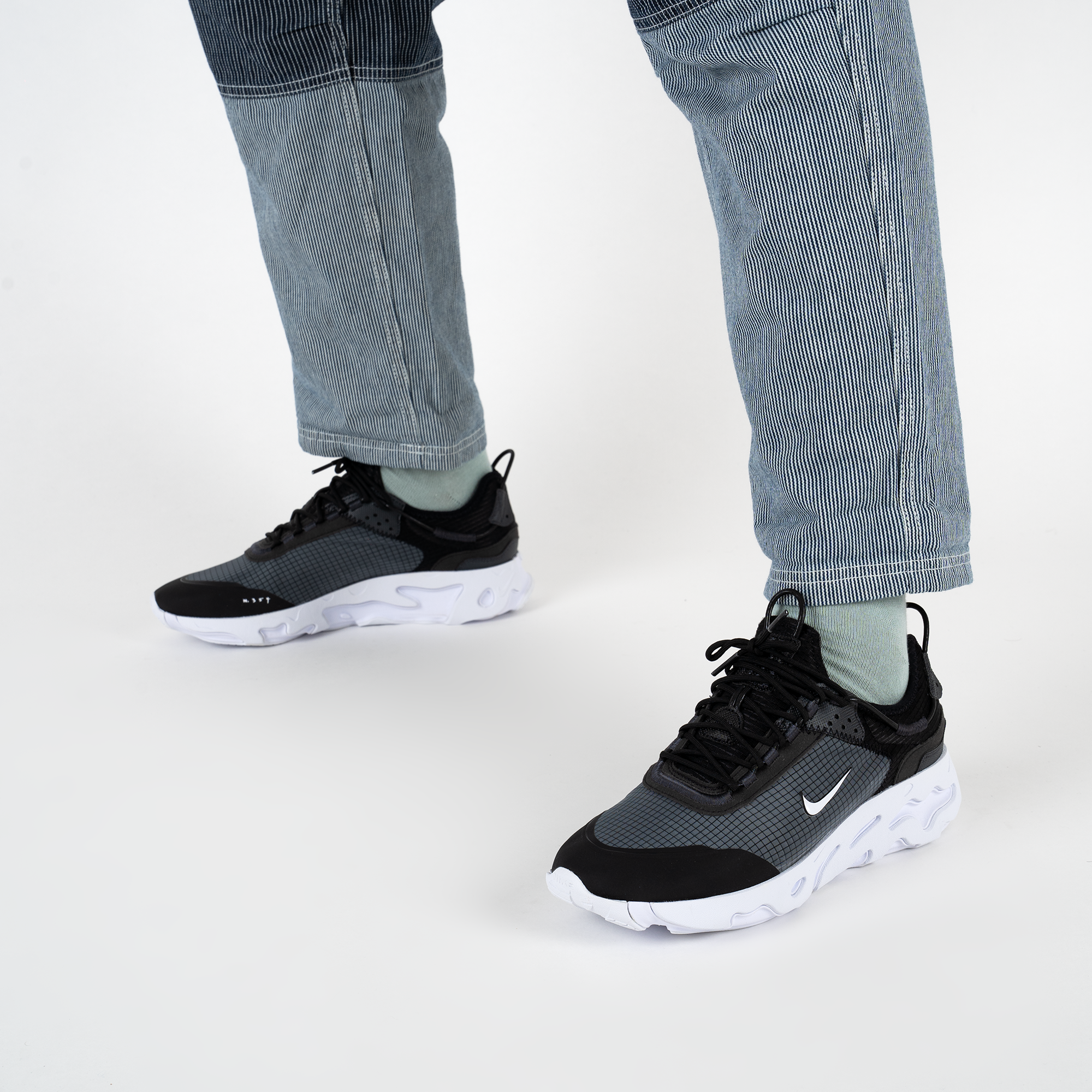 nike react live all black