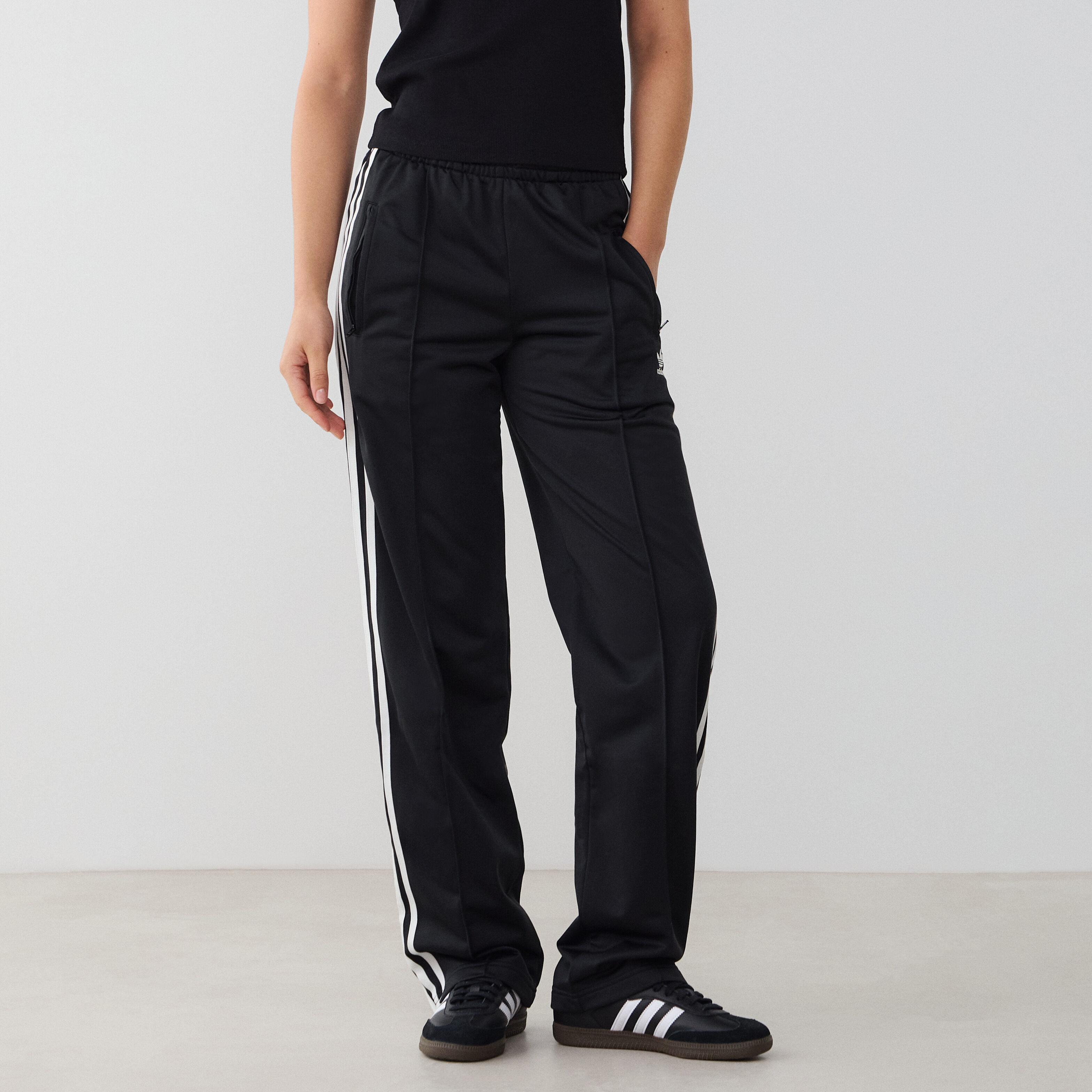 ADIDAS ORIGINALS PANT JOGGER FIREBIRD NOIR BLANC PANTALON FEMME Courir