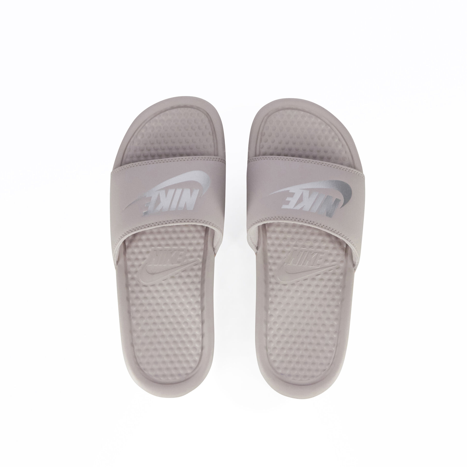 nike benassi blanche