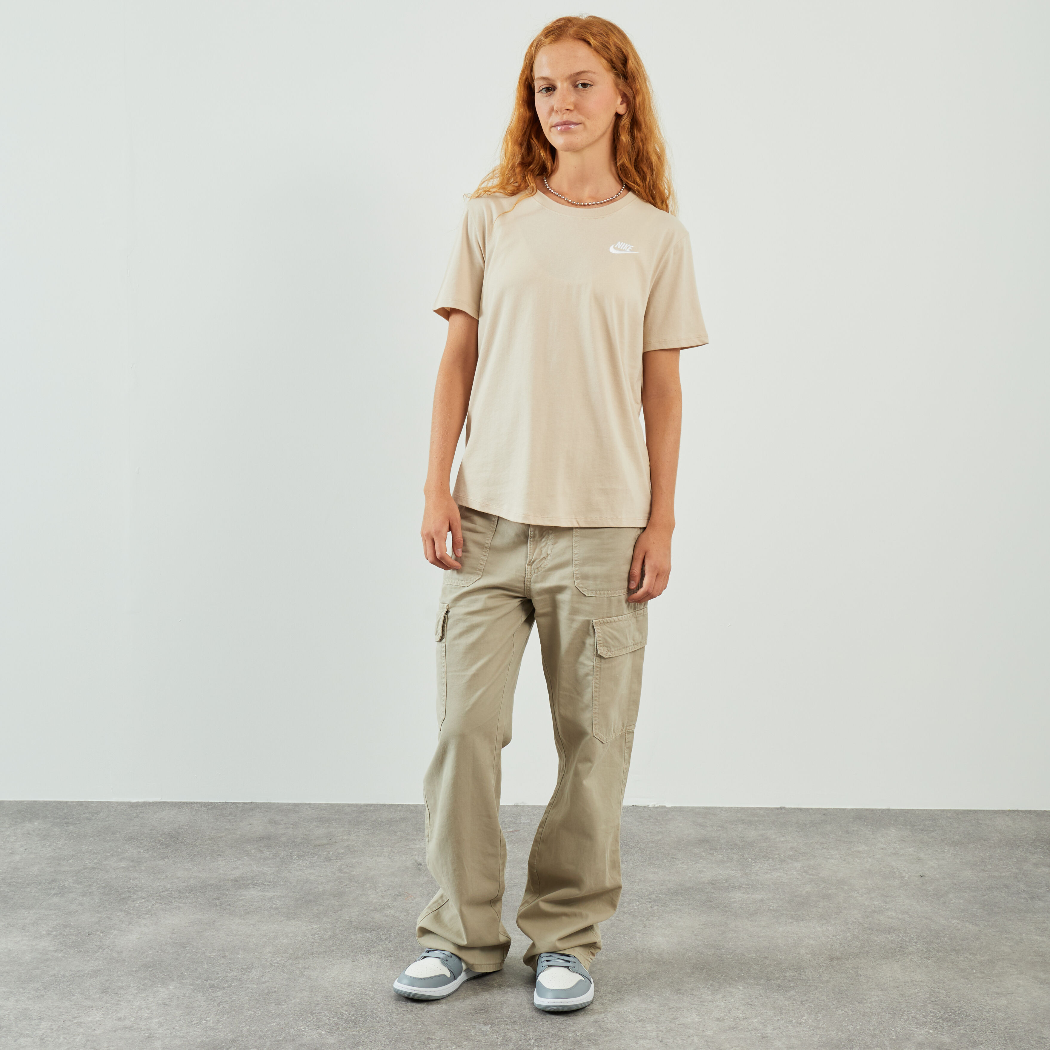 NIKE ESSENTIAL GRAPHIC TSHIRT BEIGE TSHIRTS WOMEN