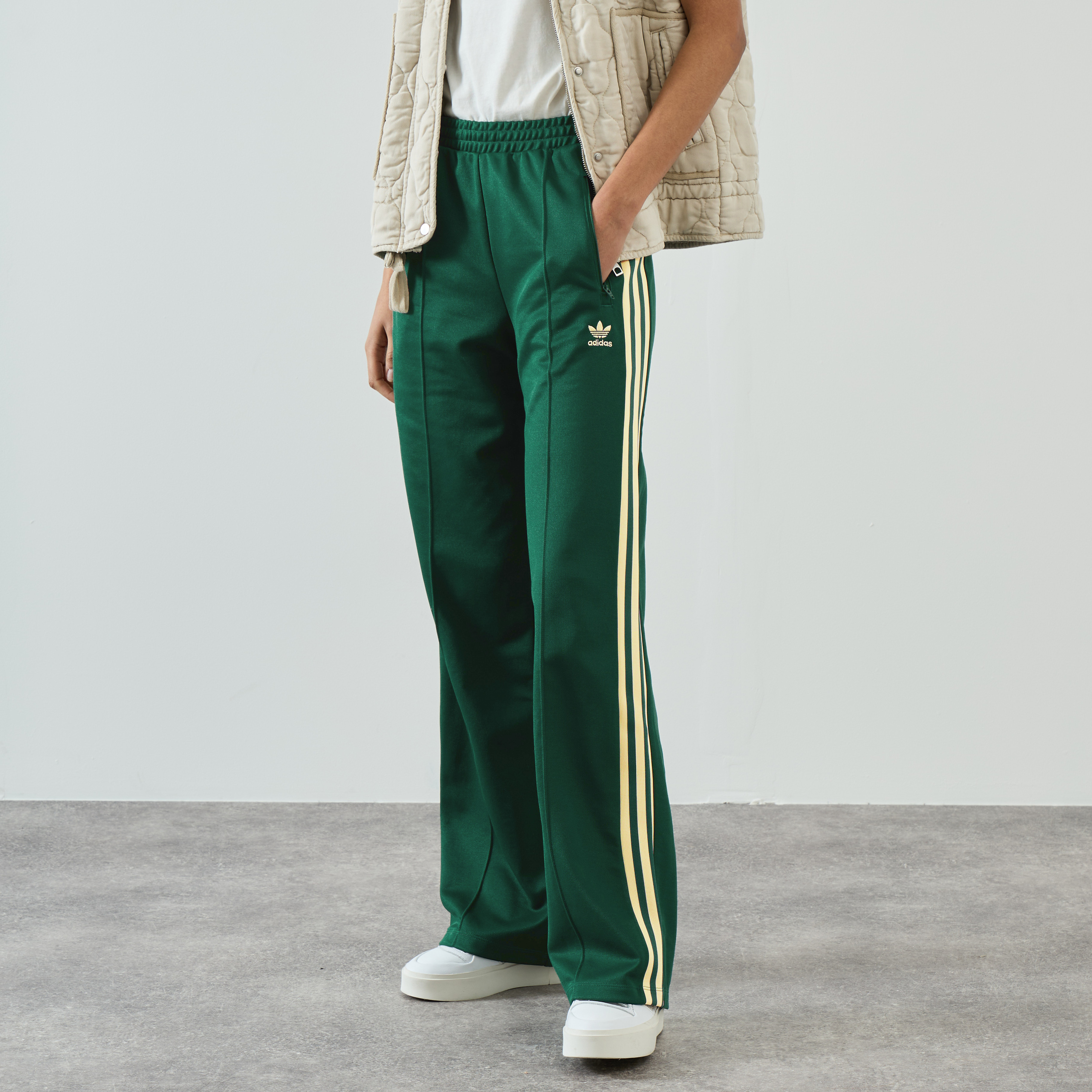 ADIDAS ORIGINALS PANT JOGGER WIDE LEG BECKENBAUER VERT JAUNE TROUSERS WOMEN Courir