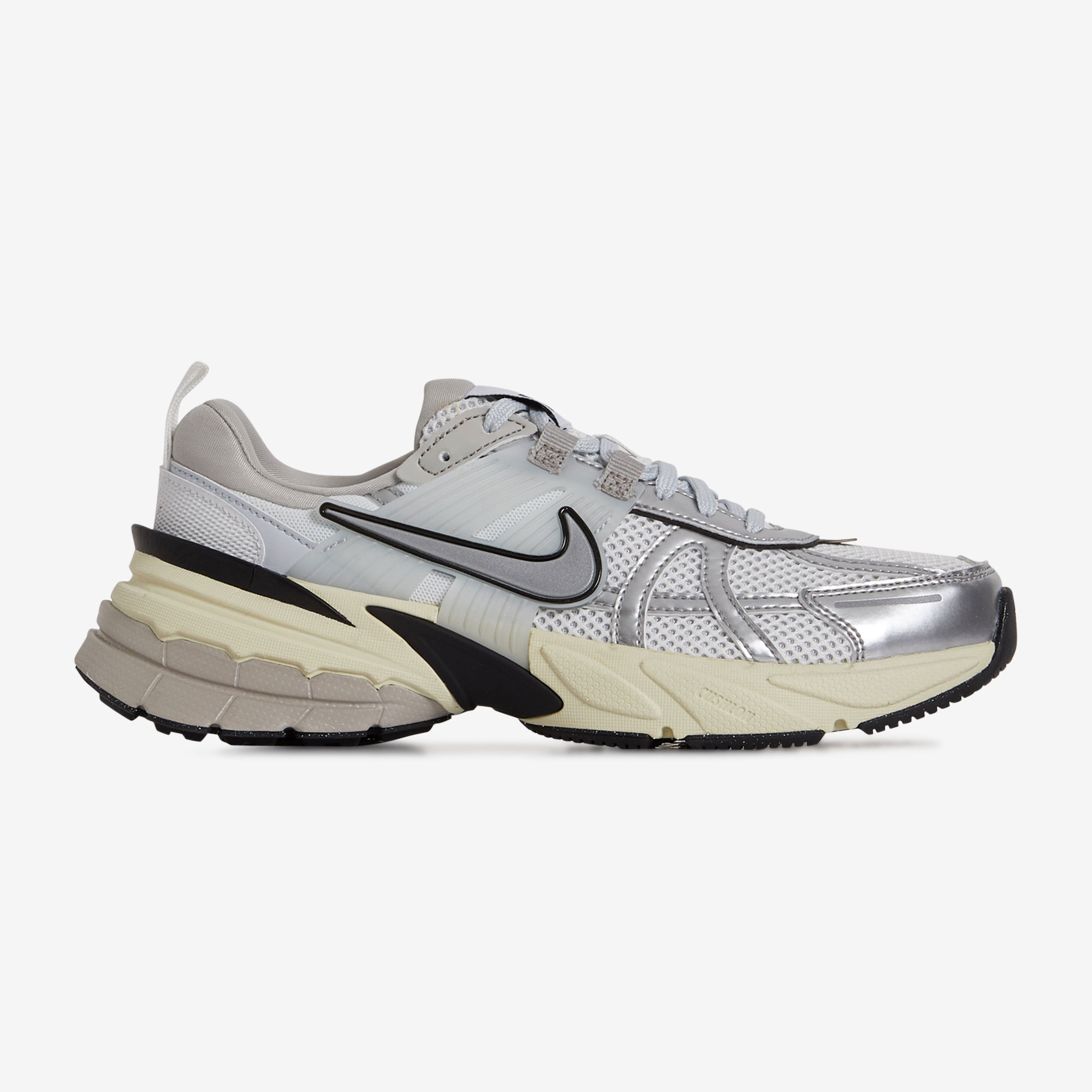 NIKE V2K RUN BLANC SNEAKERS FEMME NOIR ARGENT LACETS Courir