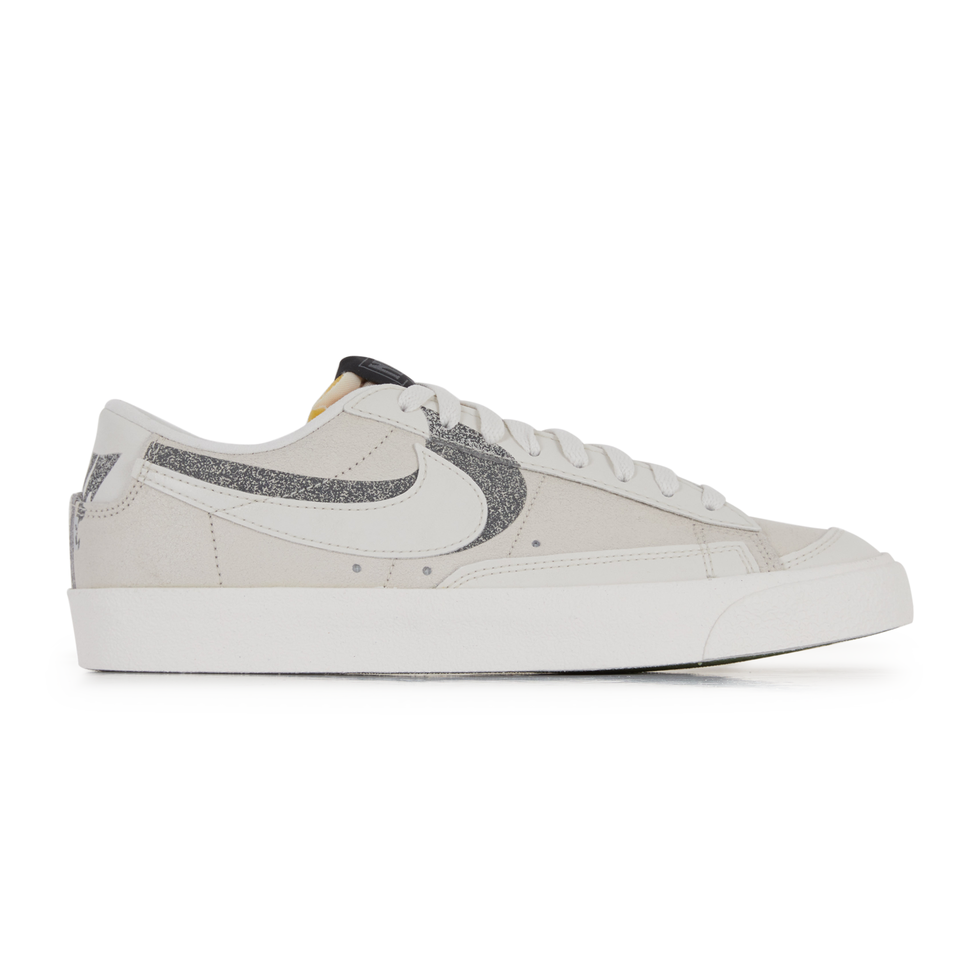 NIKE BLAZER LOW 77 HALLOWEEN WHITE GREY SNEAKERS MEN Courir
