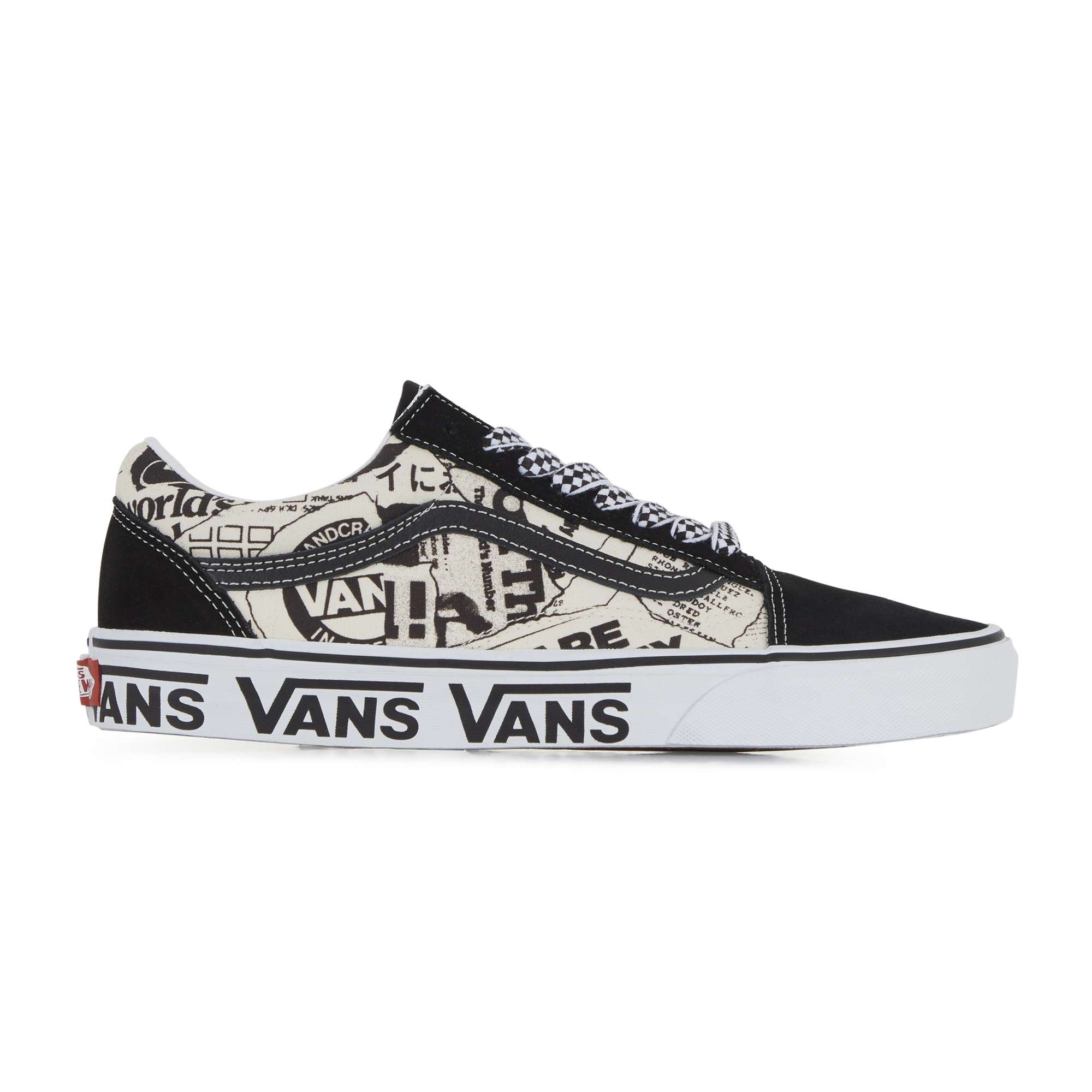 Vans Old Skool noires + chaussettes en résille = le bon look