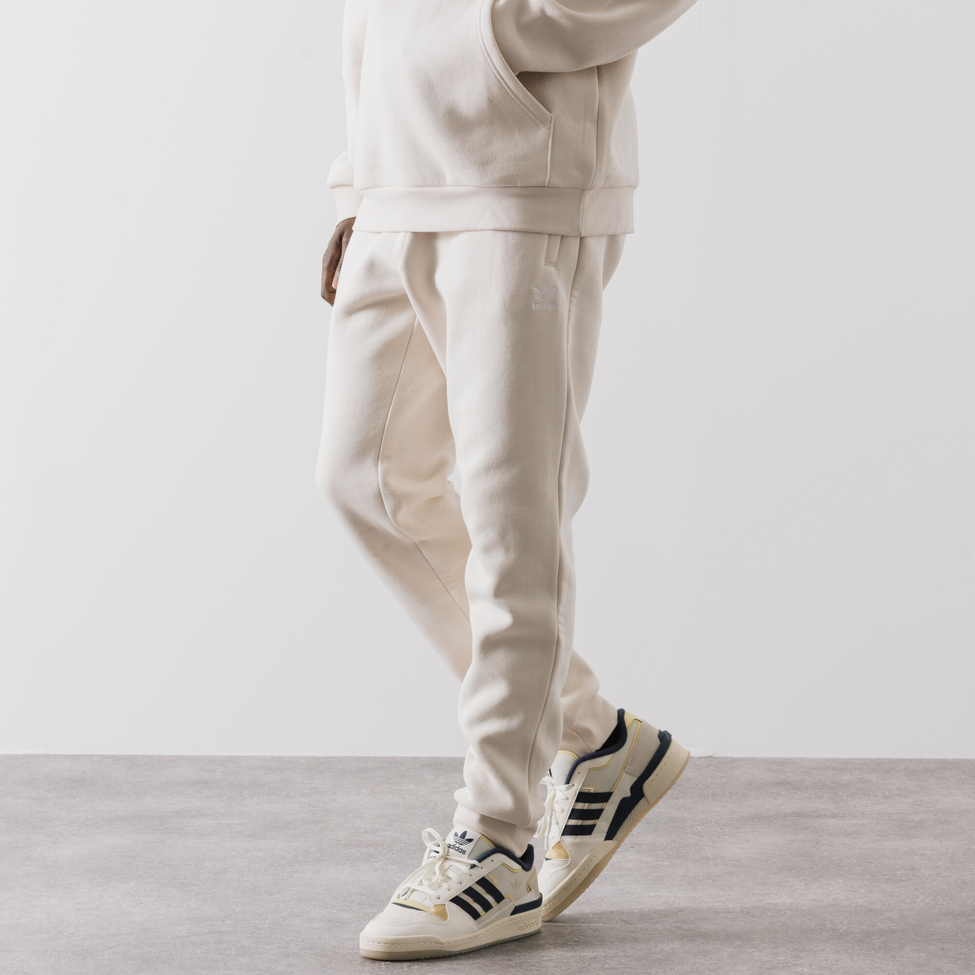 ADIDAS ORIGINALS ESSENTIAL TREFOIL JOGGERS TROUSERS | Courir.com